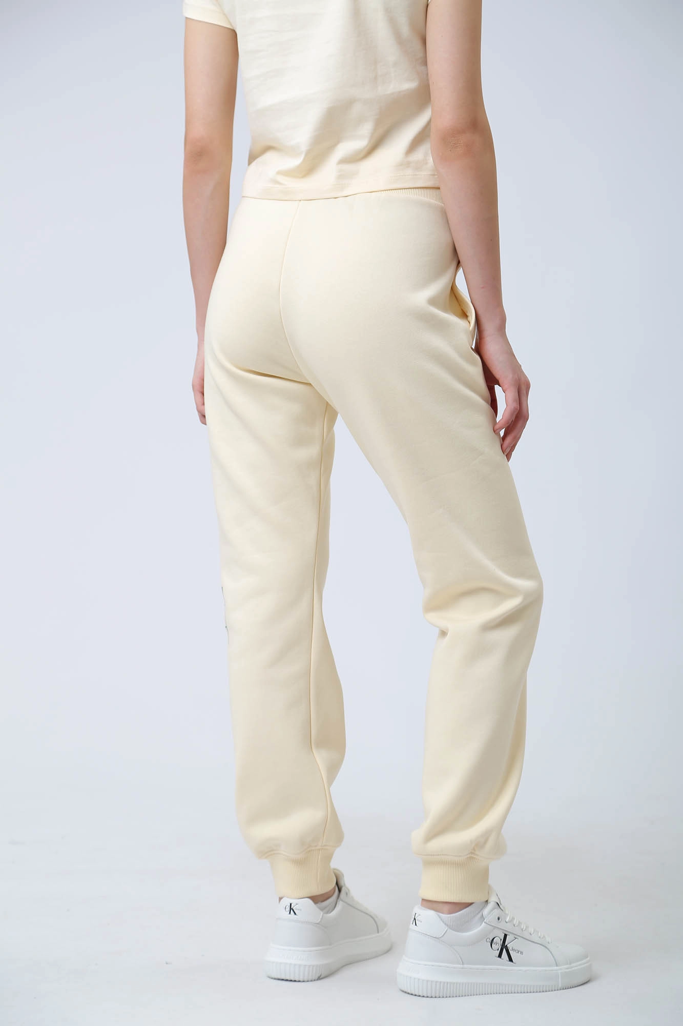 J20J222606 брюки спортивные calvin klein jeans 