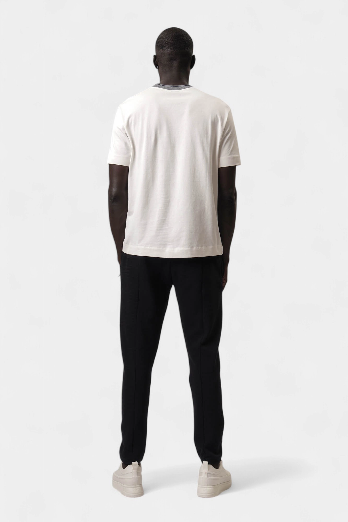 EM000853_AF12926 Футболка Emporio Armani Белый