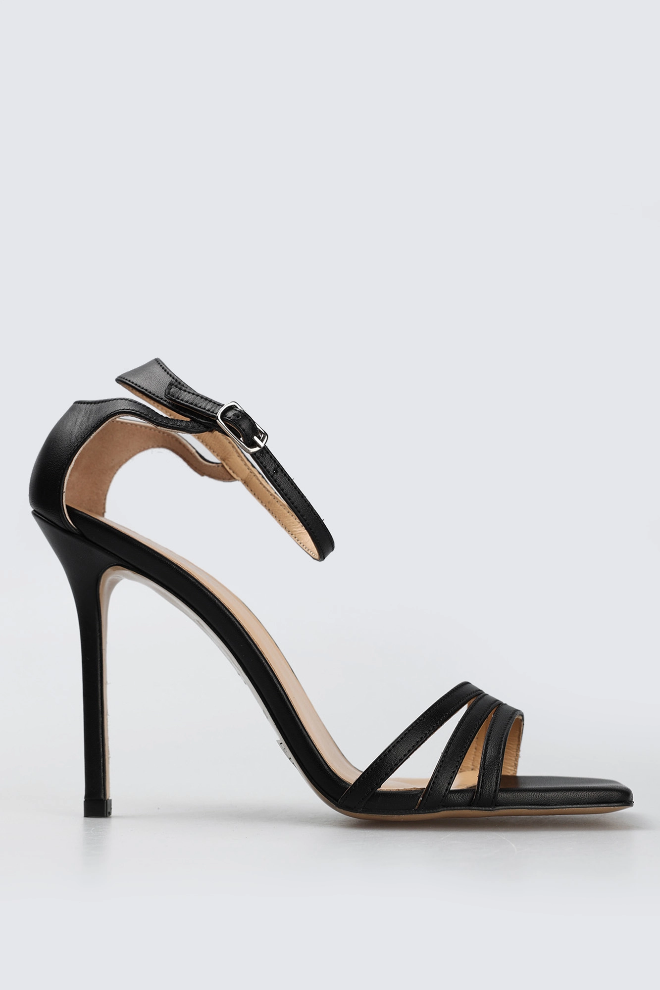 16-320D-18 Босоножки Marc Cony Черный