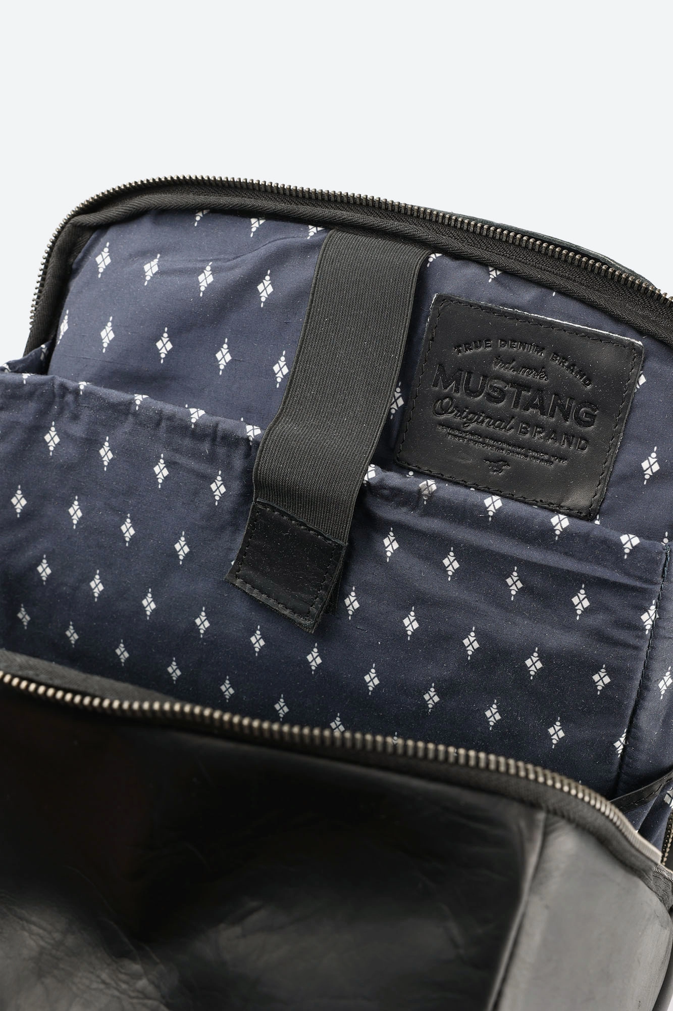 55.1085-00 Рюкзак Mustang Черный