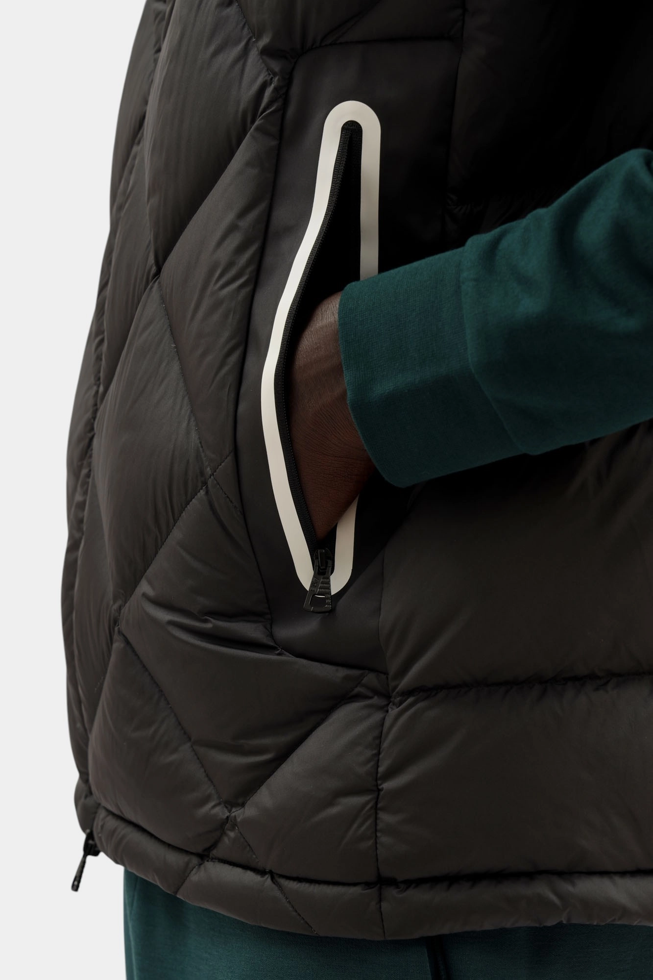 7M001002_AF15923 Жилет EA7 Черный