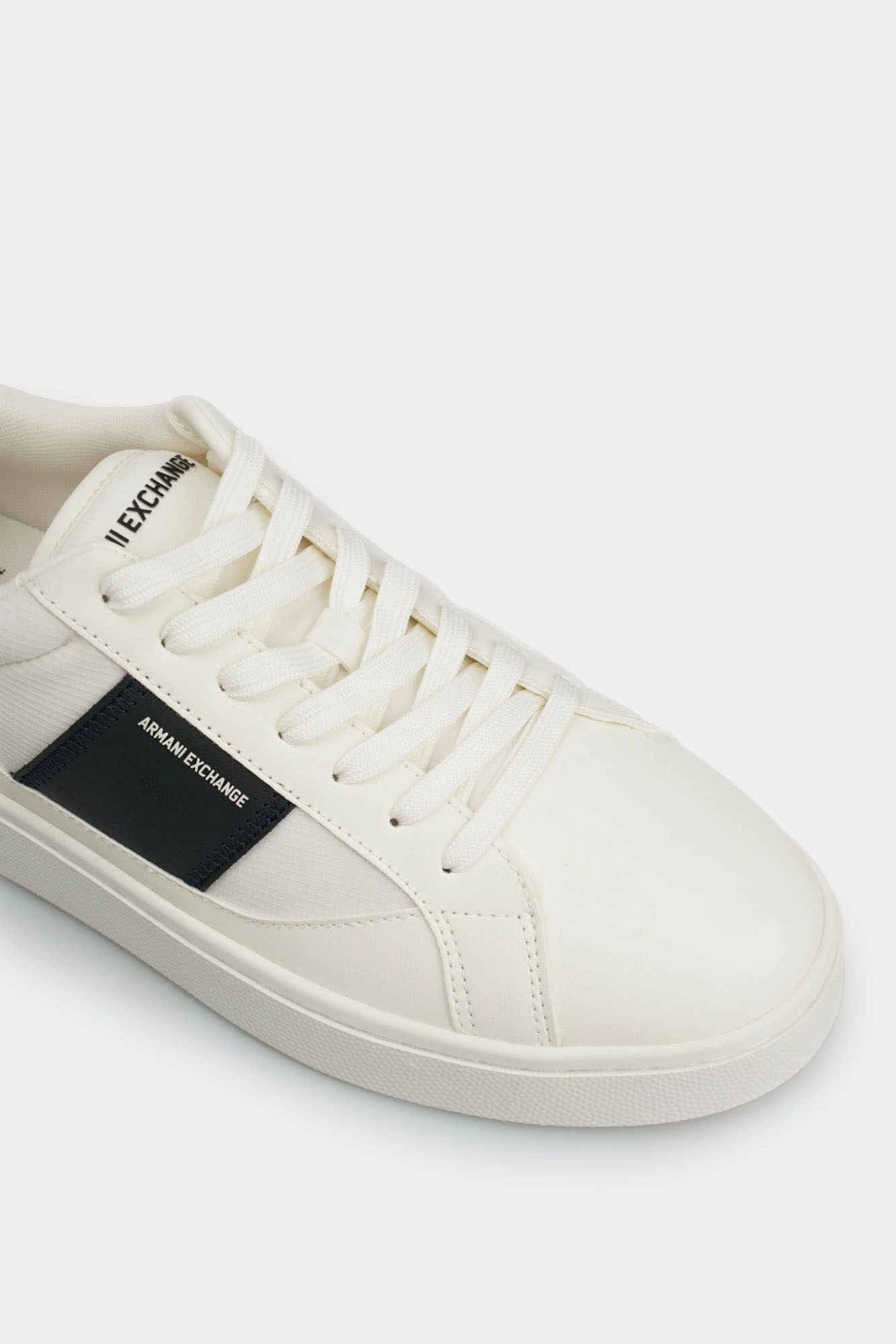 XUX241_XV911 Кеды Armani Exchange Белый