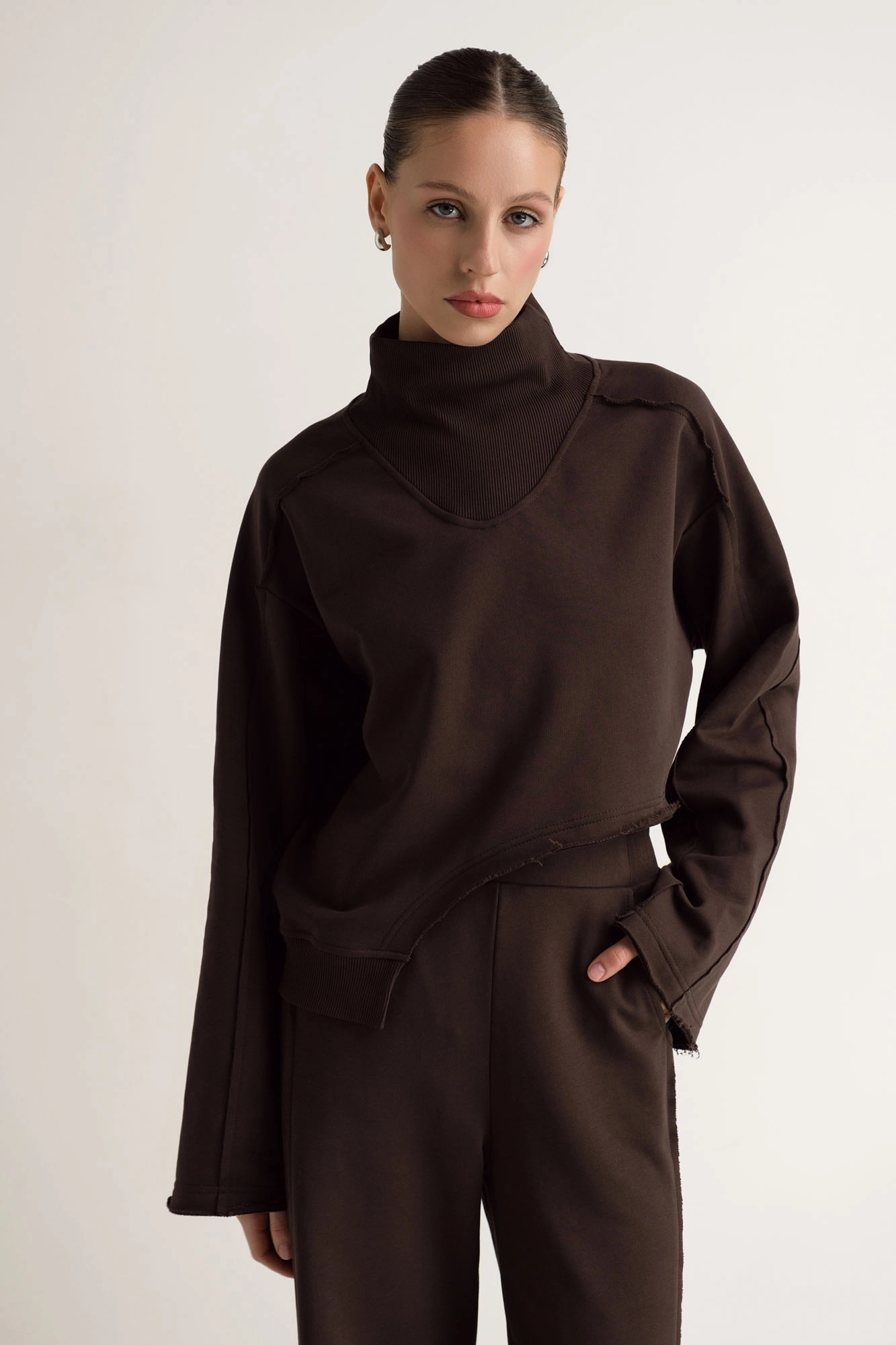 W-242-P-43-0006 свитшот the hills 