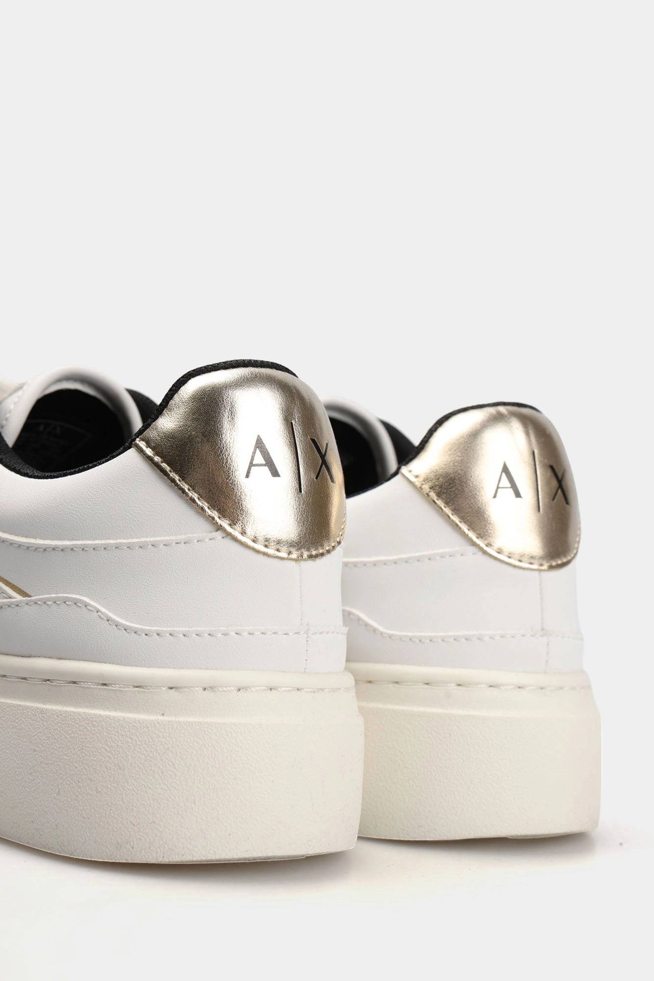 XDX147_XV830 Кеды Armani Exchange Белый