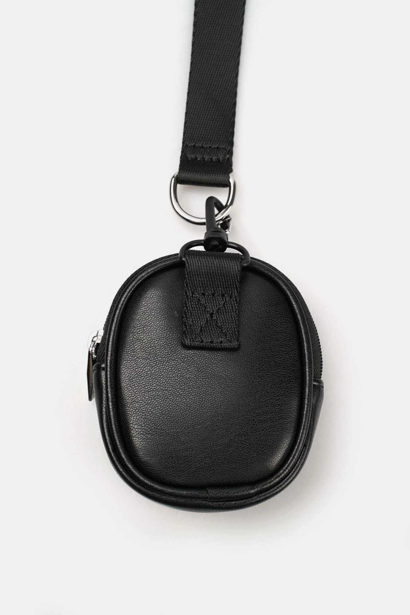 XM001261_AF15104 Чехол для наушников Armani Exchange Черный