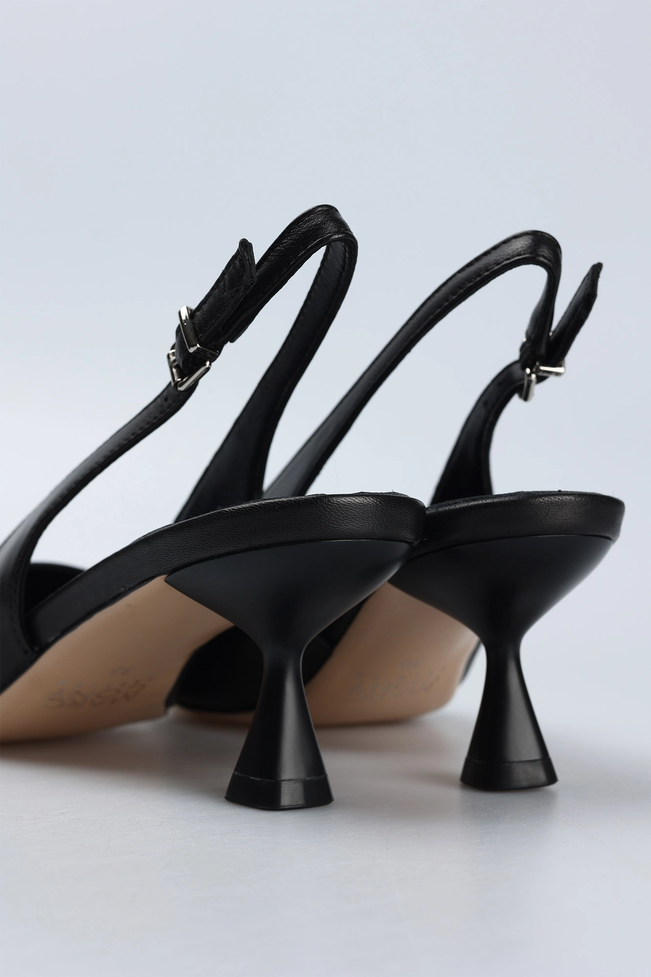 4106-320-22 Босоножки Marc Cony Черный