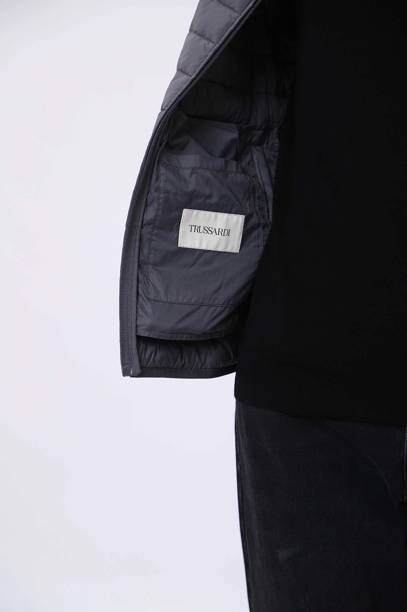 52S00752-1T005976 Жилет утепленный Trussardi Серый