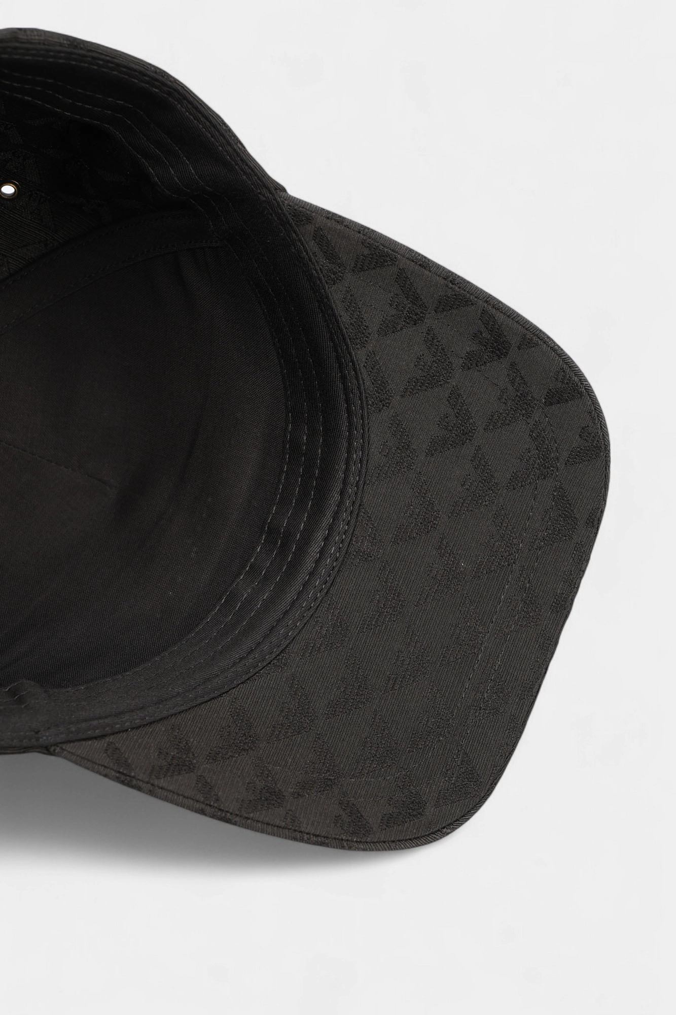 627924_CC985 Кепка Emporio Armani Черный