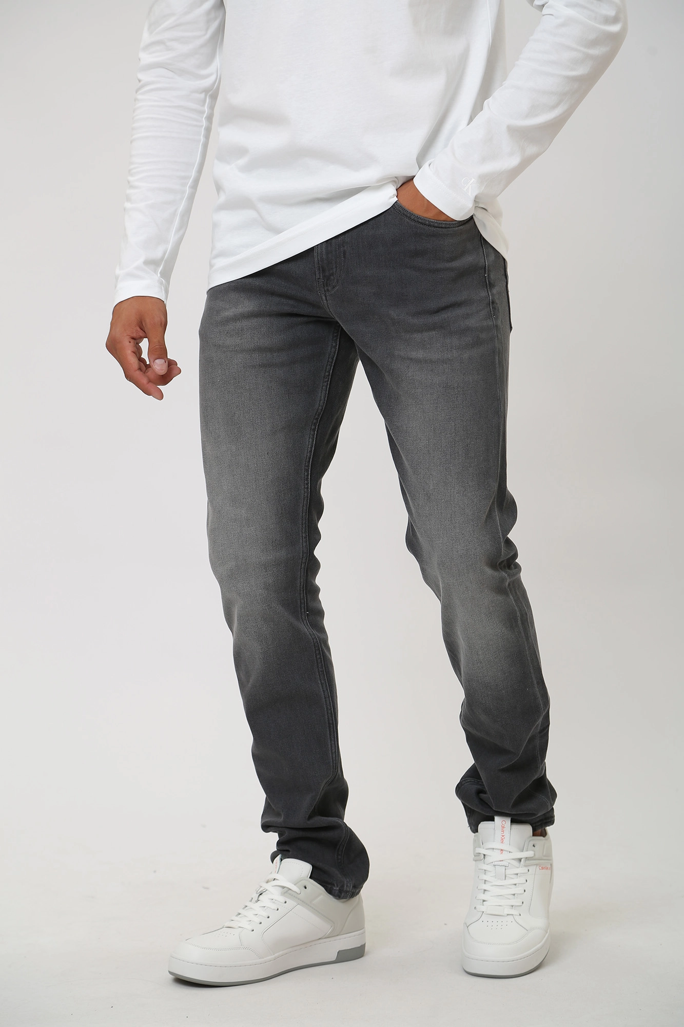 J30J323349 Брюки джинсовые Calvin Klein Jeans  Calvin Klein Jeans Серый