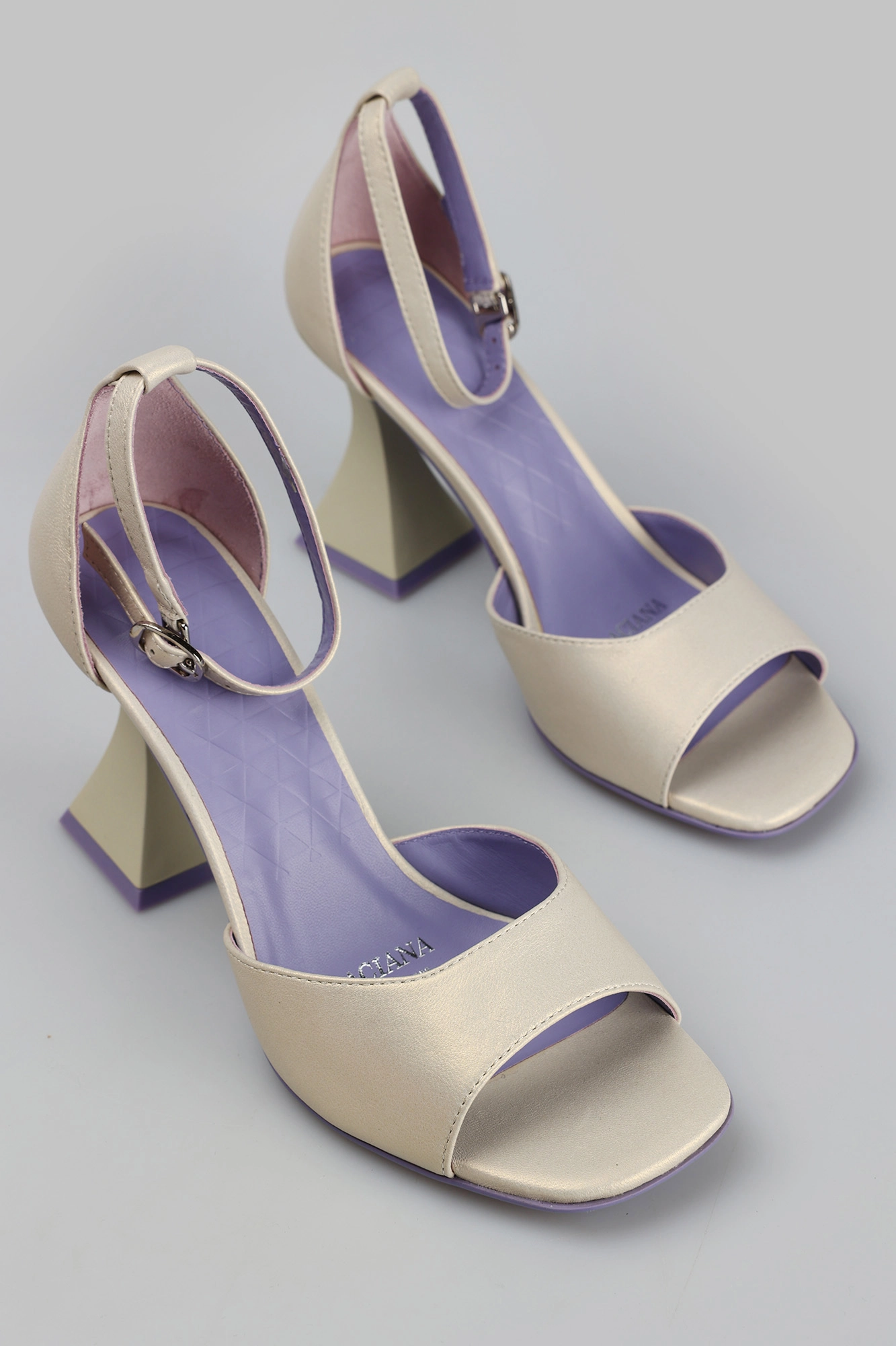 GL1434-361 Босоножки Graciana Бежевый