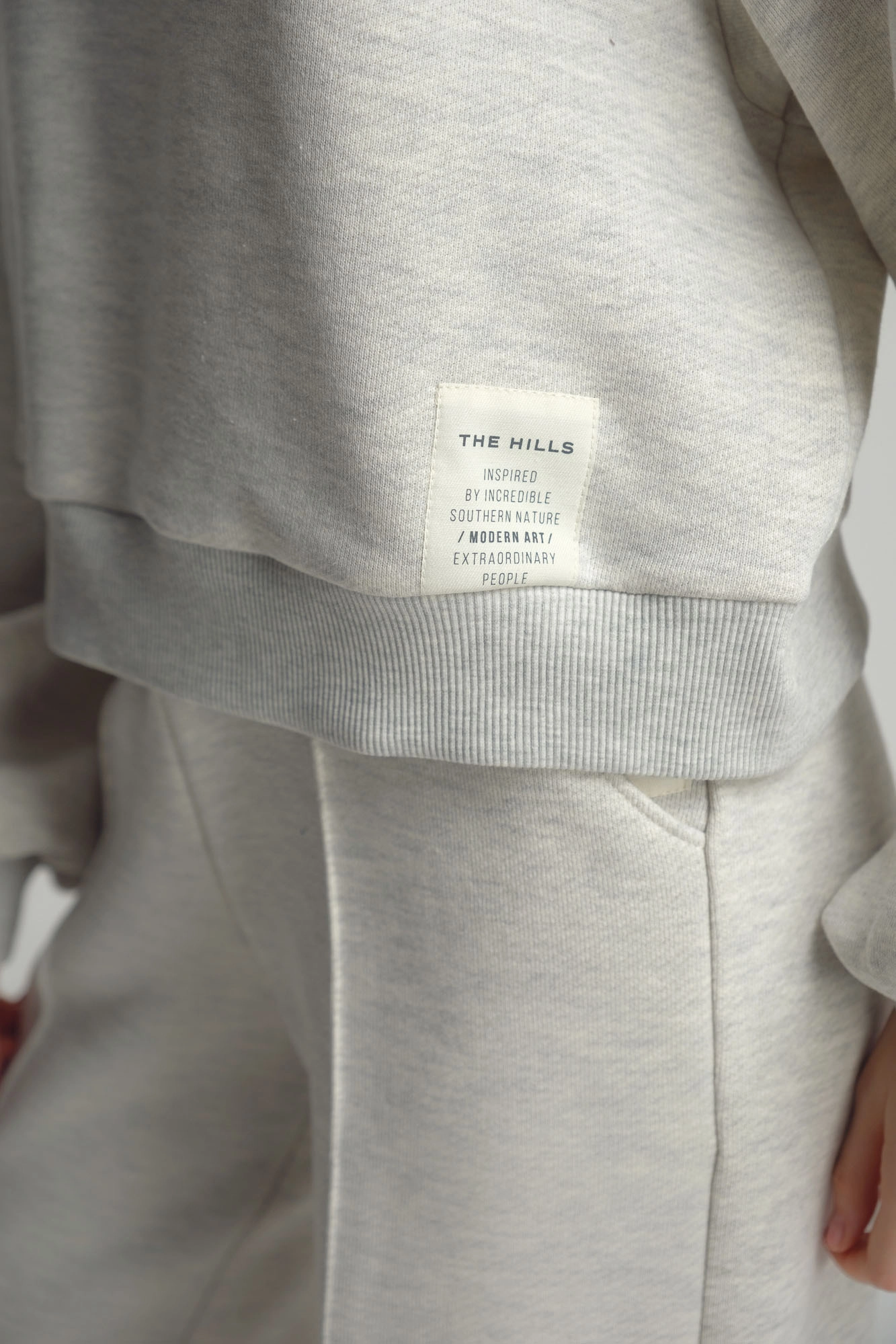 W-252-THT-20-0801 свитшот the hills 