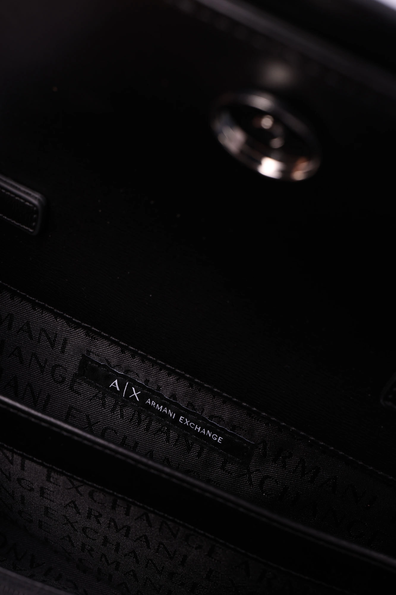 XW000358_AF12039 Кошелек Armani Exchange Черный