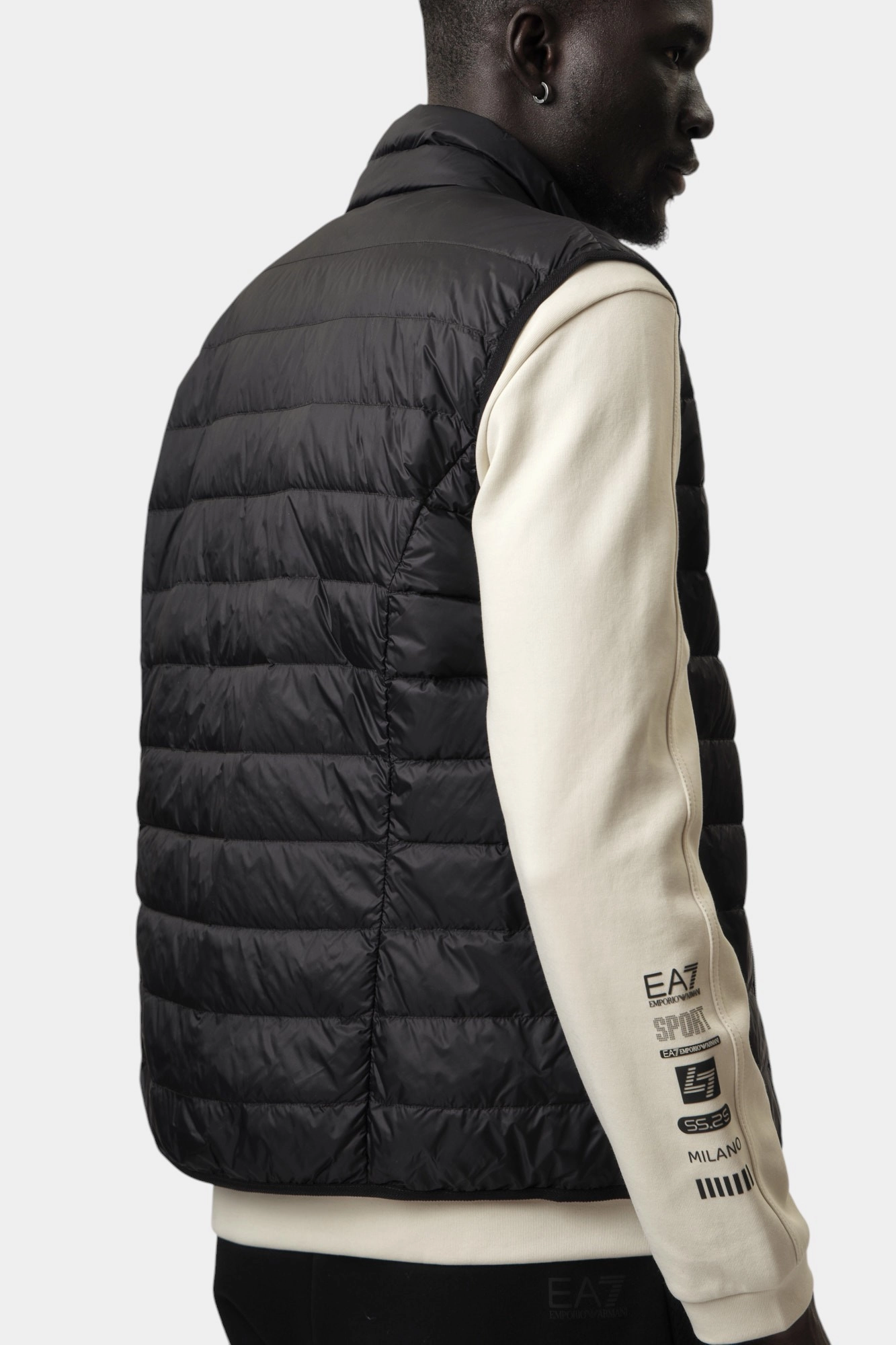 8NPQ06_PNGPZ Жилет EA7 Черный