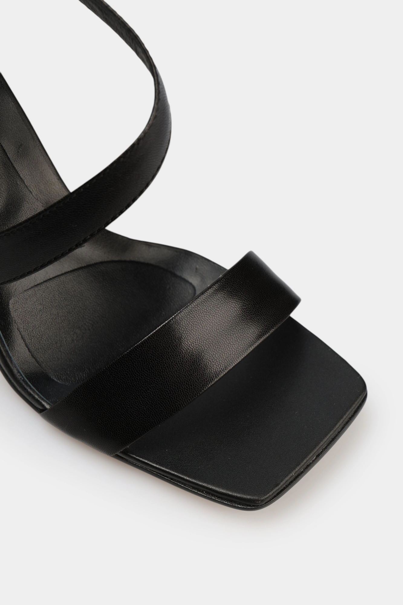 MC20868 Босоножки Marc Cony Черный