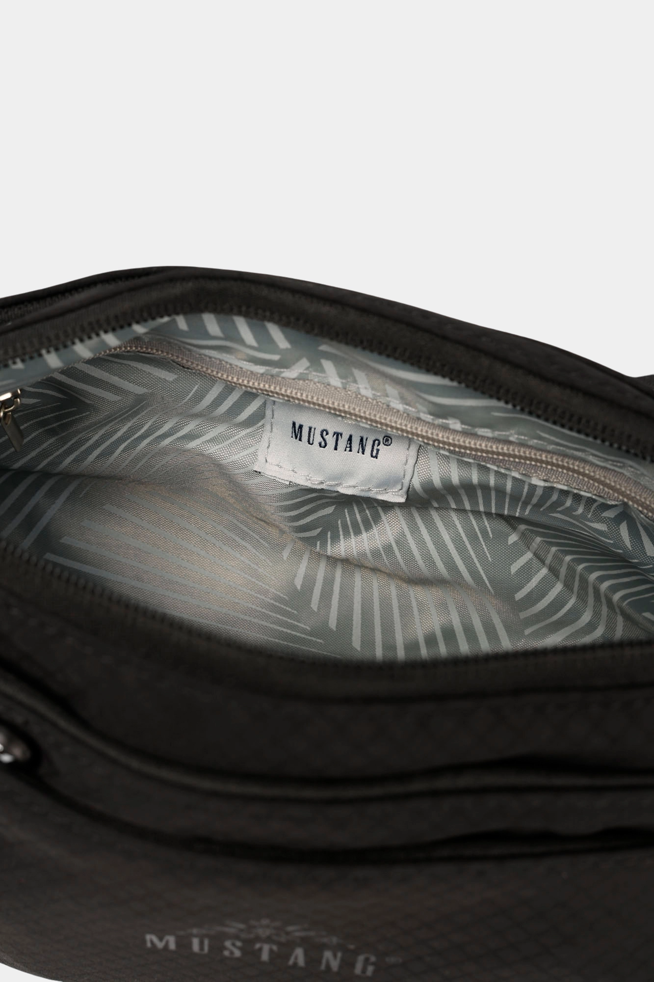 45,122 Сумка Mustang Черный