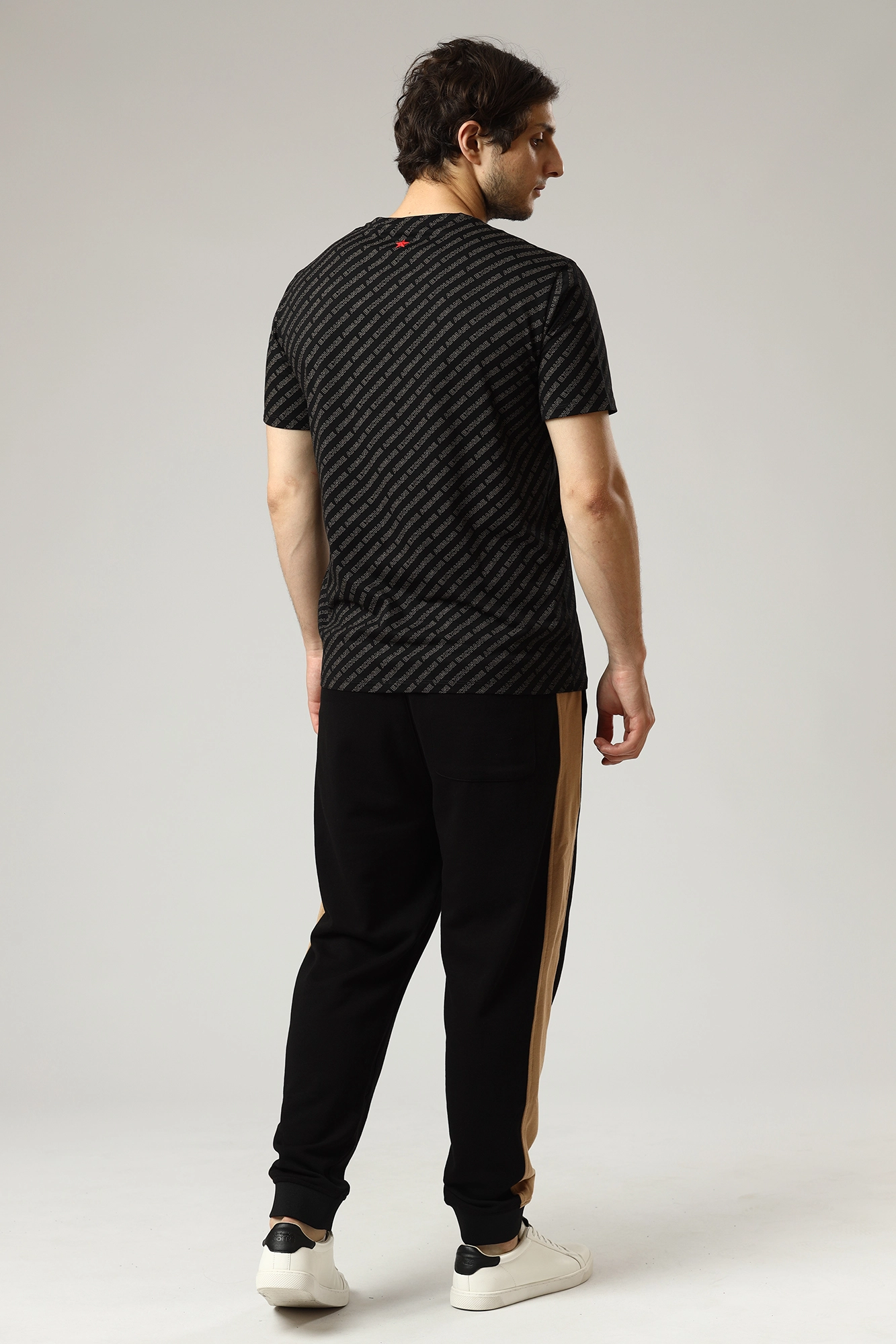 3LZP80_ZJ5CZ Брюки спортивные джоггеры Armani Exchange Черный