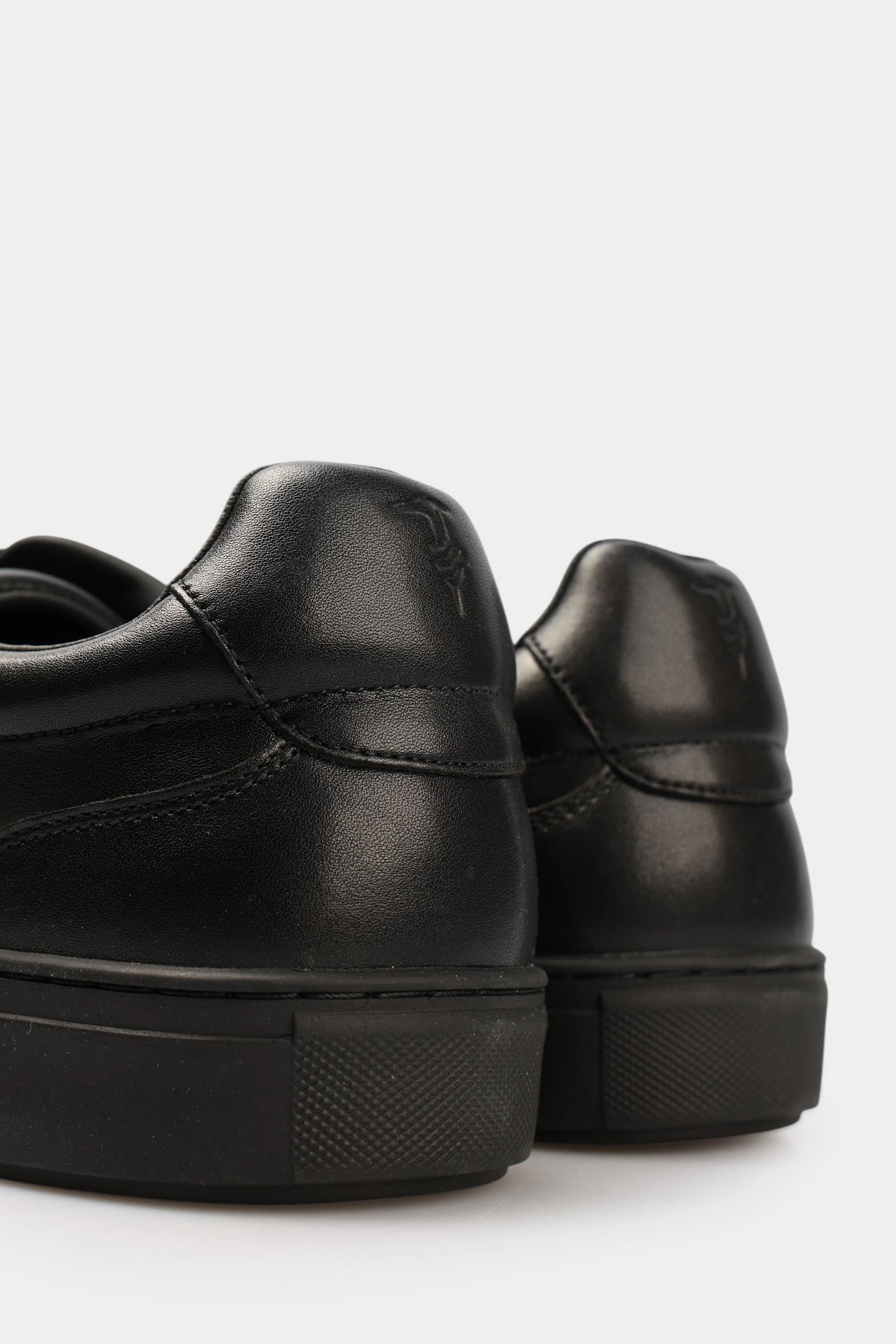 N029S000930N-MNS01L71-22PA Кеды Trussardi Черный