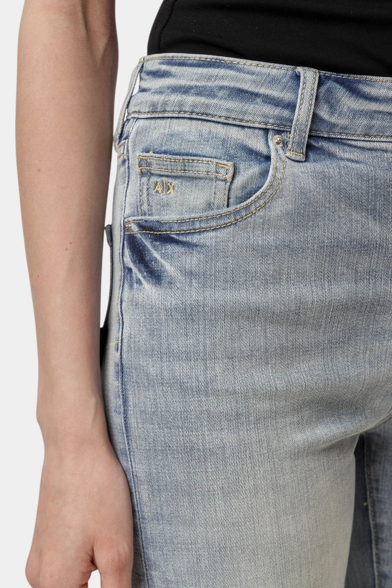 XW000072_AF12853 брюки джинсовые armani exchange 