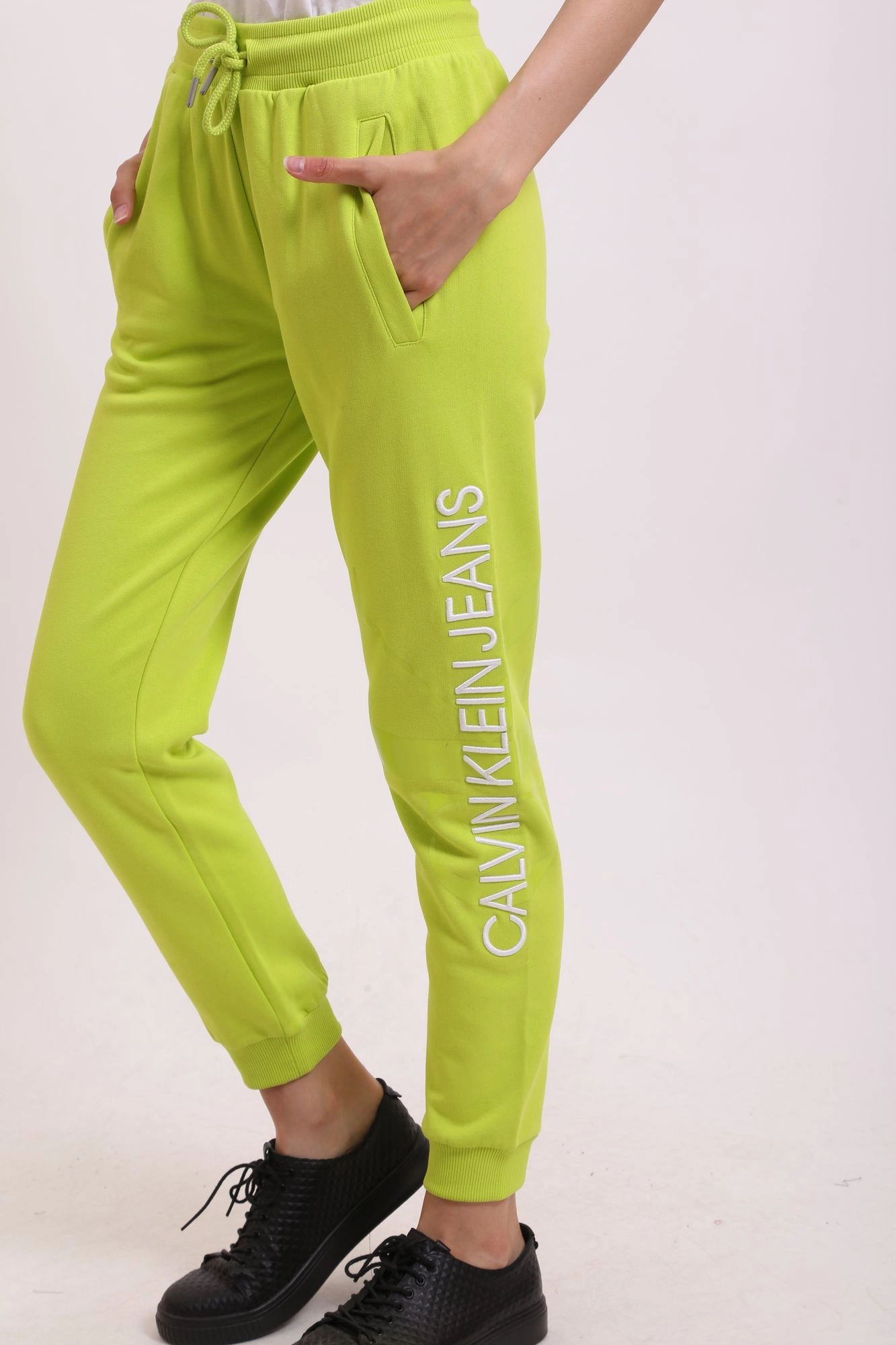 J20J216582 брюки спортивные calvin klein jeans