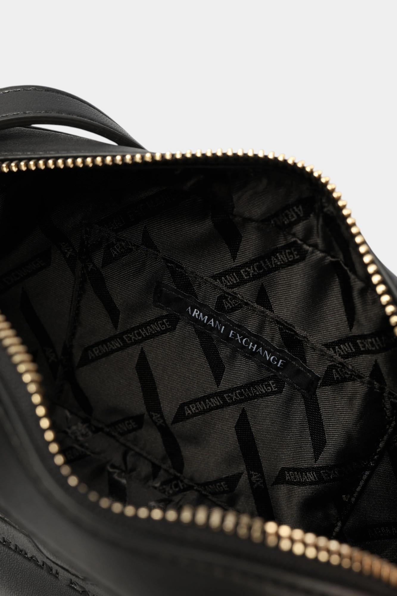 XW001568_AF15634 Сумка Armani Exchange Черный