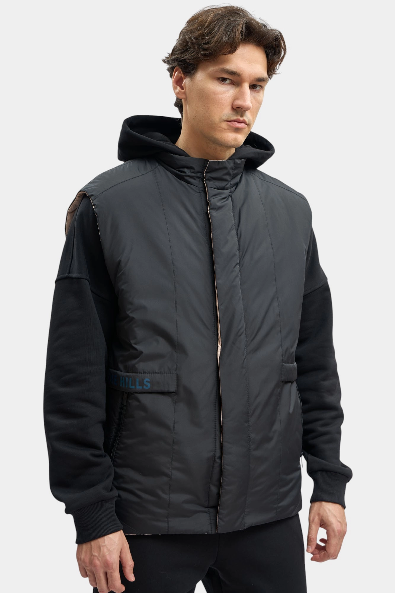 M-252-P-20-0501 Жилет The Hills Черный