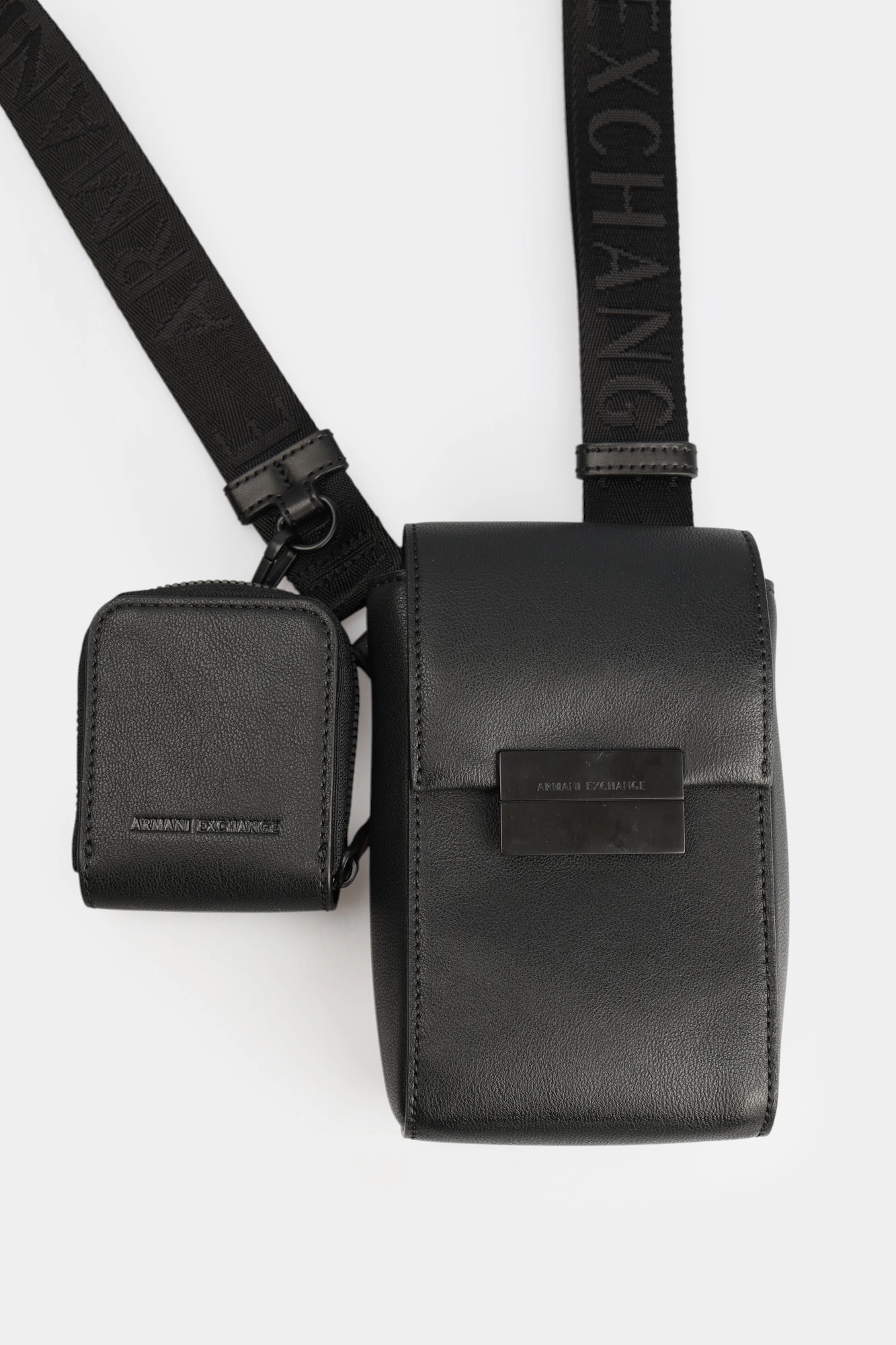 XM001617_AF17209 Сумка для телефона Armani Exchange Черный