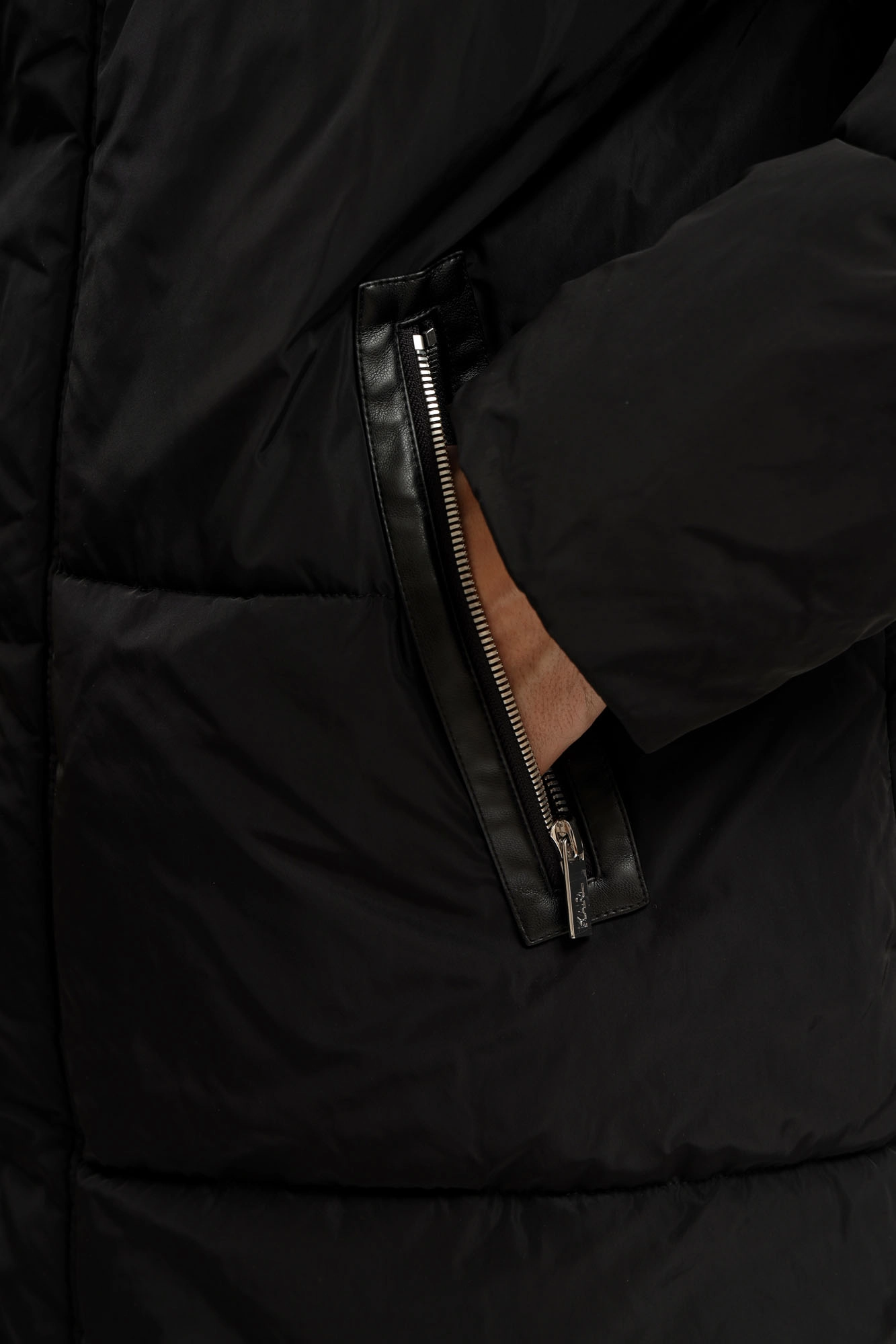 554501_455001 Пуховик Karl Lagerfeld Черный