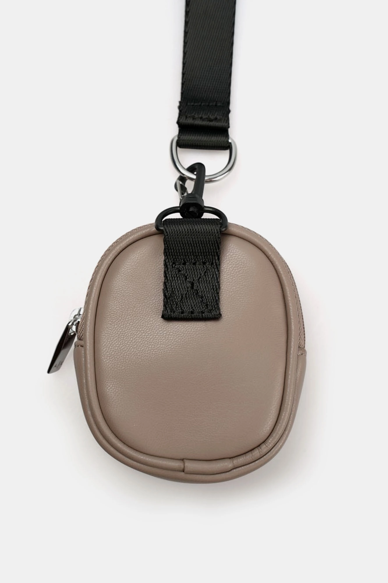 XM001261_AF15104 Чехол для наушников Armani Exchange Коричневый