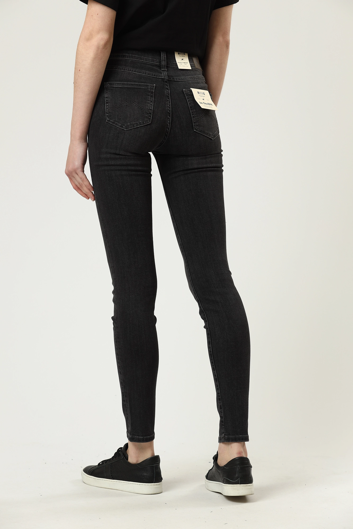 Jeggings with sneakers top