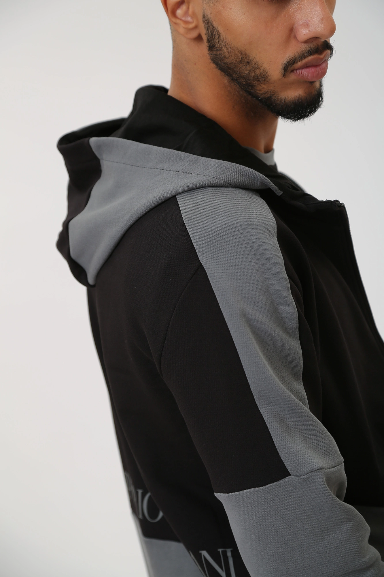 6RPM33_PJEQZ Тректоп EA7 Серый