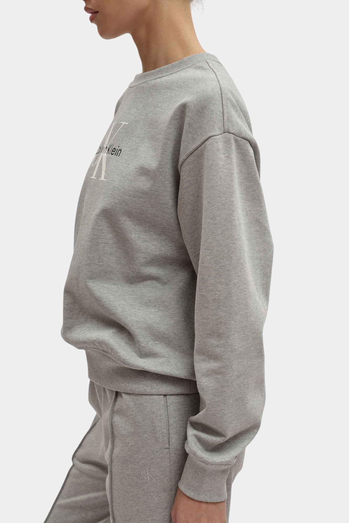 LV047B234G свитшоты calvin klein jeans 