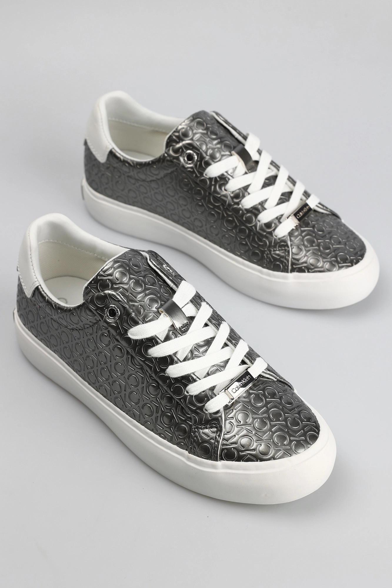 HW0HW00877 Кеды Calvin Klein Серебряный