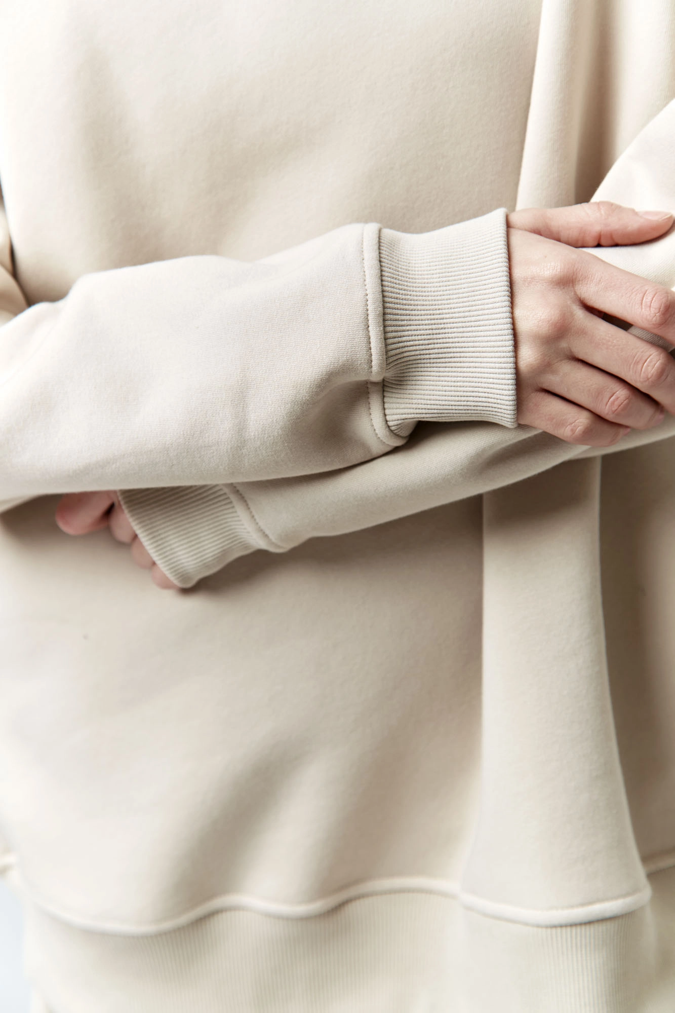 W-242-P-43-0035 худи the hills 