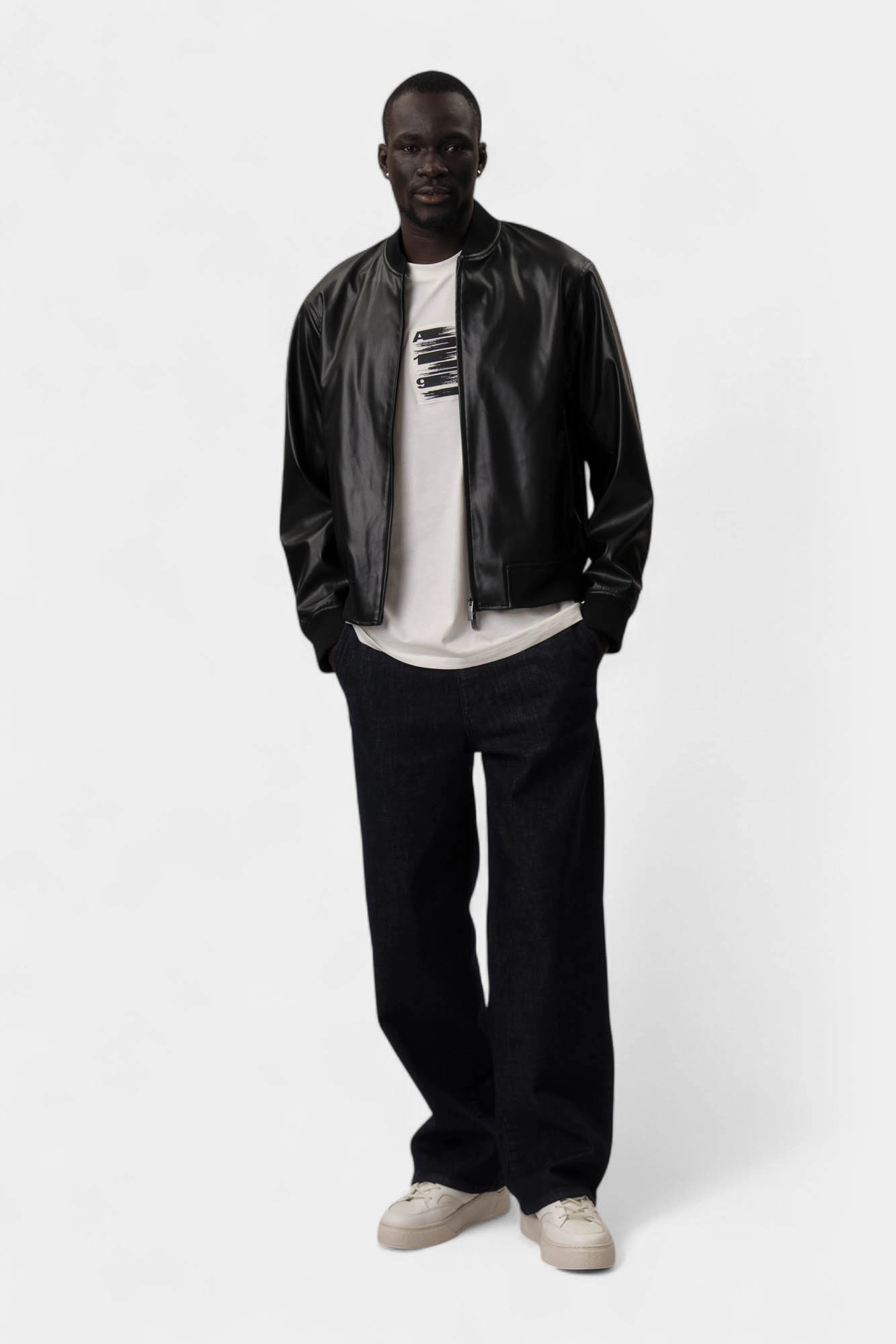 XM001241_AF14863 Бомбер кожаный Armani Exchange Черный