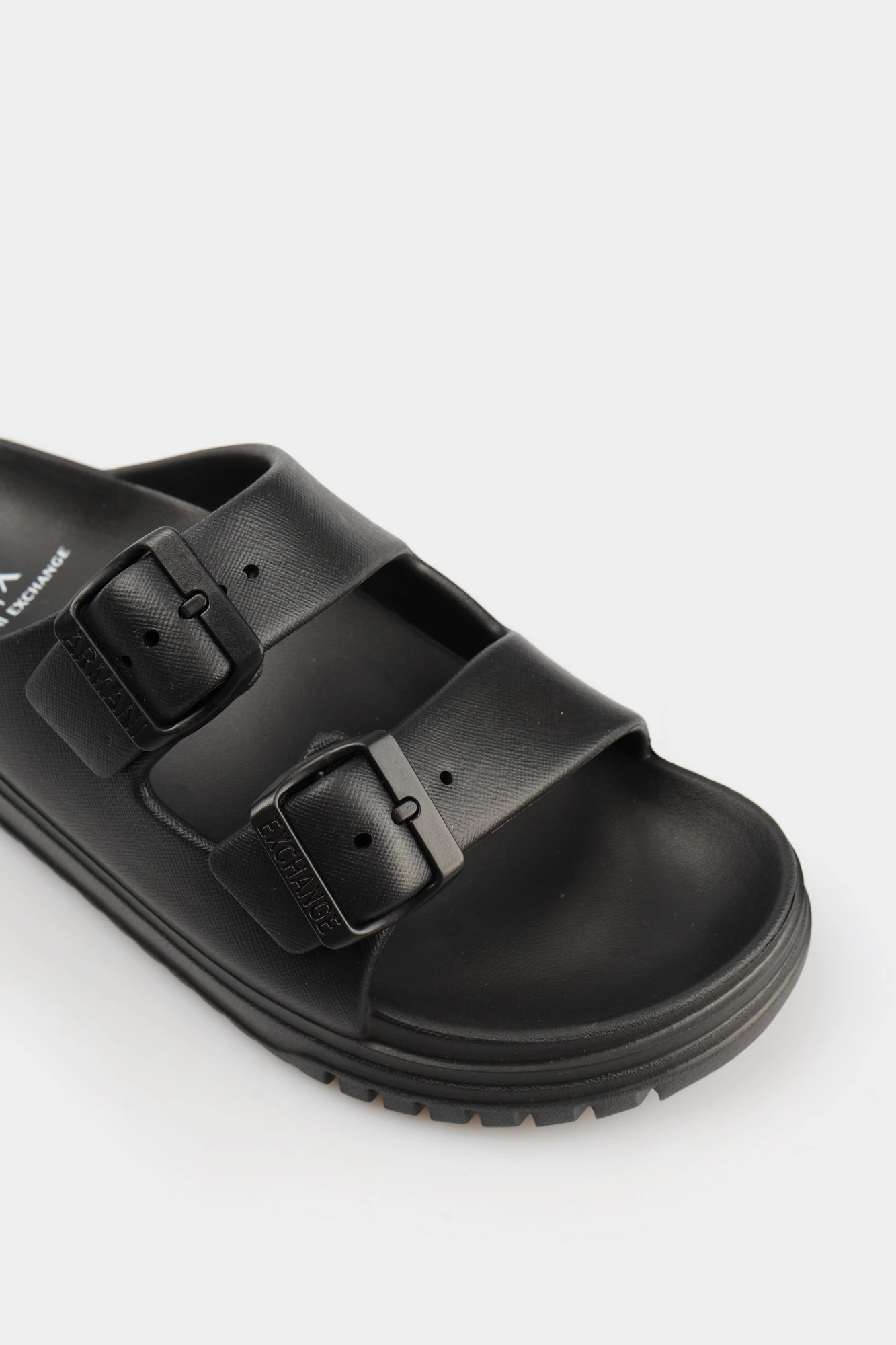 XDP043_XV821 Шлепанцы Armani Exchange Черный