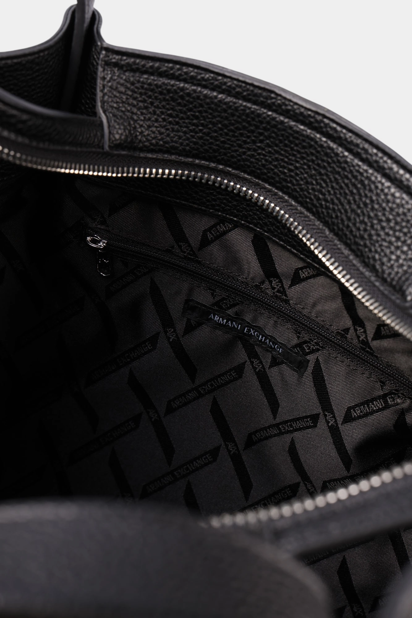 XW001211_AF15625 Сумка Armani Exchange Черный