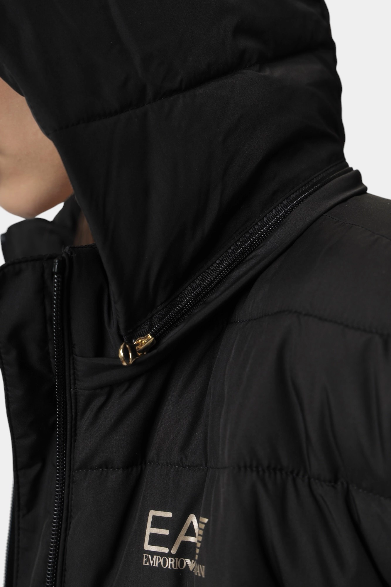 7W000090_AF12476 жилет ea7 