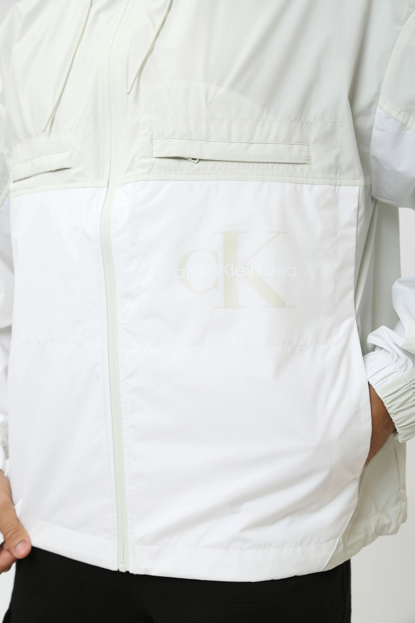 J30J325112 Куртка  Calvin Klein Jeans Белый