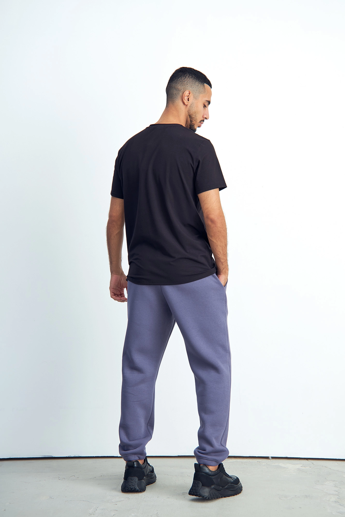 M-232-P-22-0051 Футболка The Hills Черный