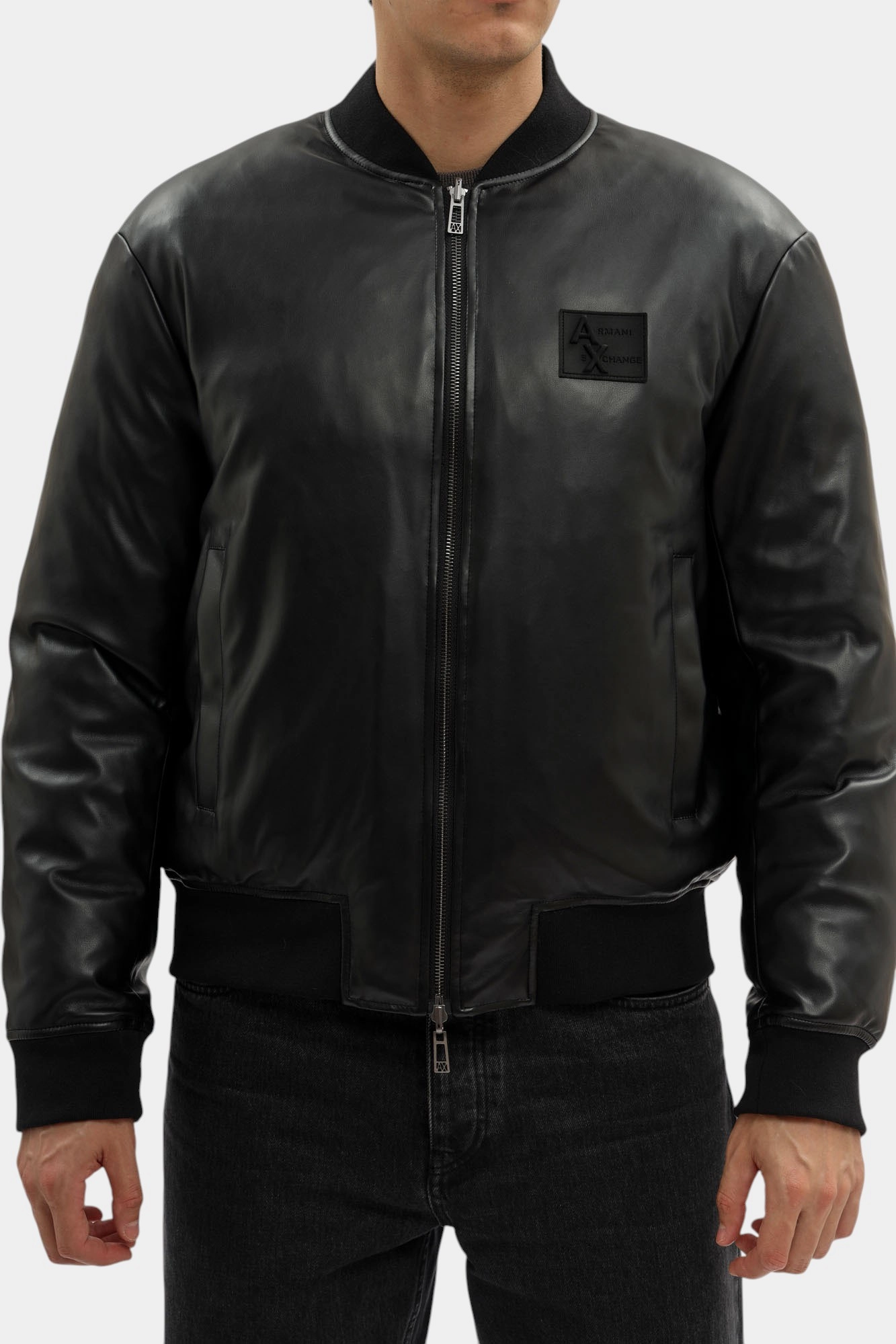 XM001104_AF16647 Бомбер кожаный Armani Exchange Черный