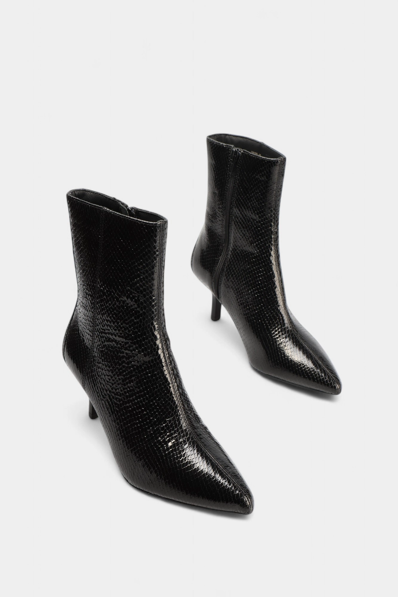 D56YBB000KY Ботильоны Geox Черный