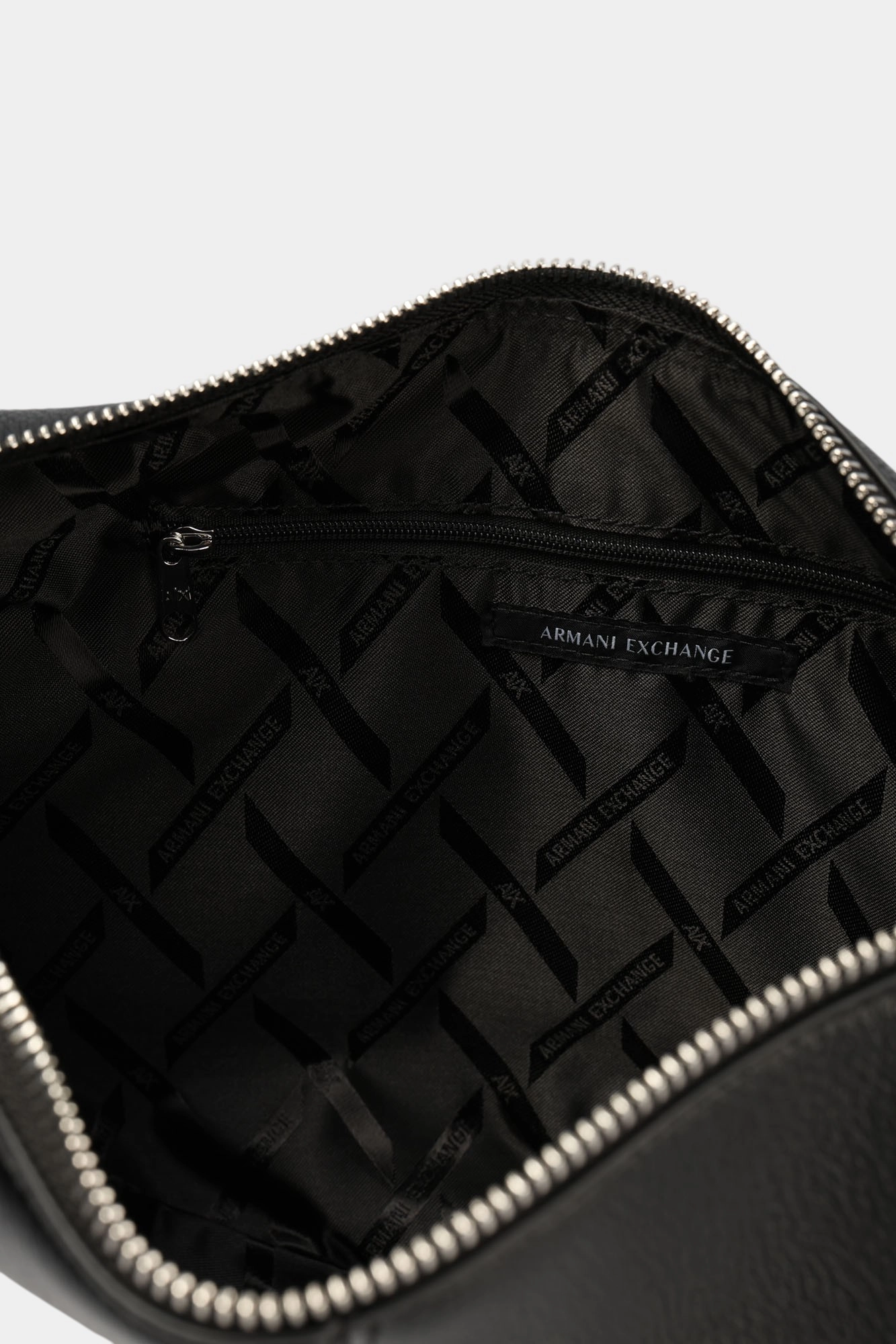 XW001574_AF15632 Сумка Armani Exchange Черный