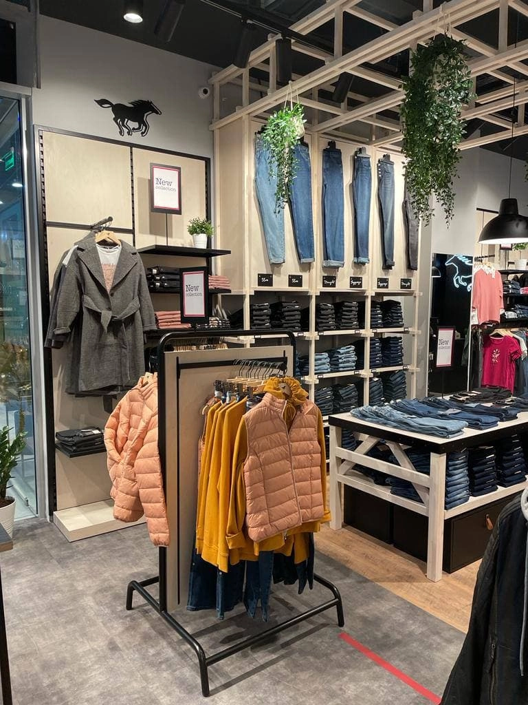 Открытие салона Mustang в Адлере