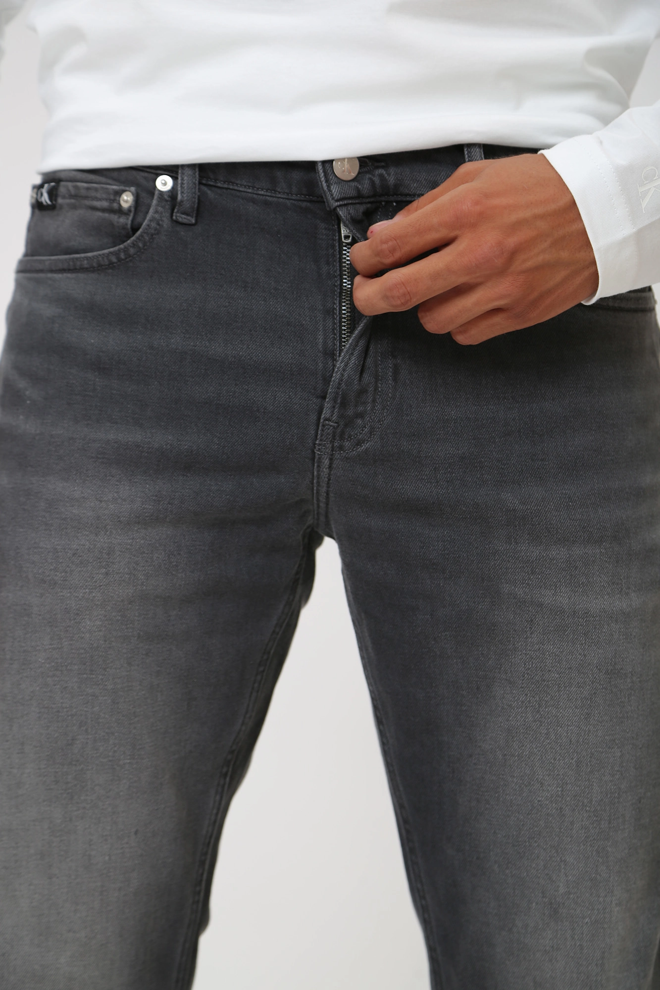 J30J323349 Брюки джинсовые Calvin Klein Jeans  Calvin Klein Jeans Серый
