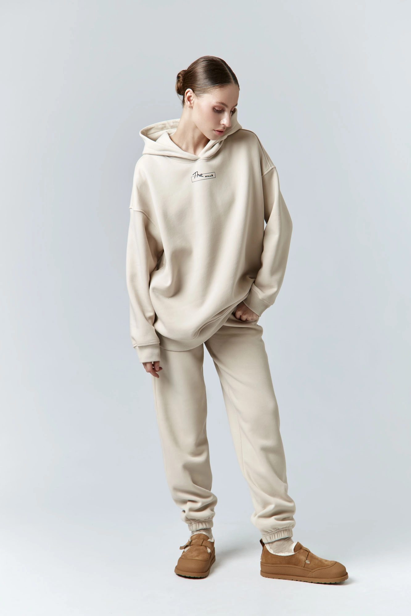 W-242-P-43-0035 худи the hills 