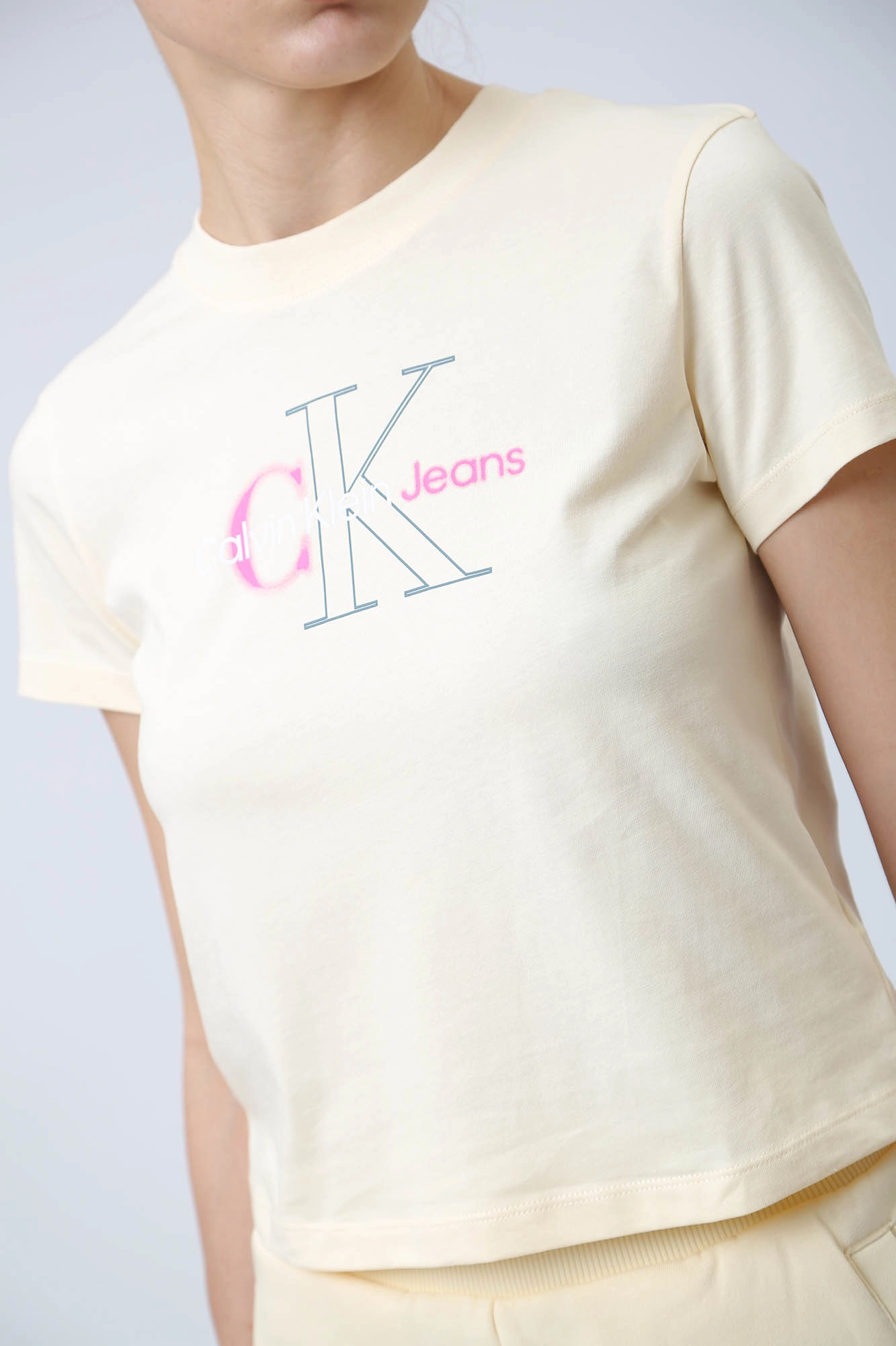 J20J222639 футболка calvin klein jeans 