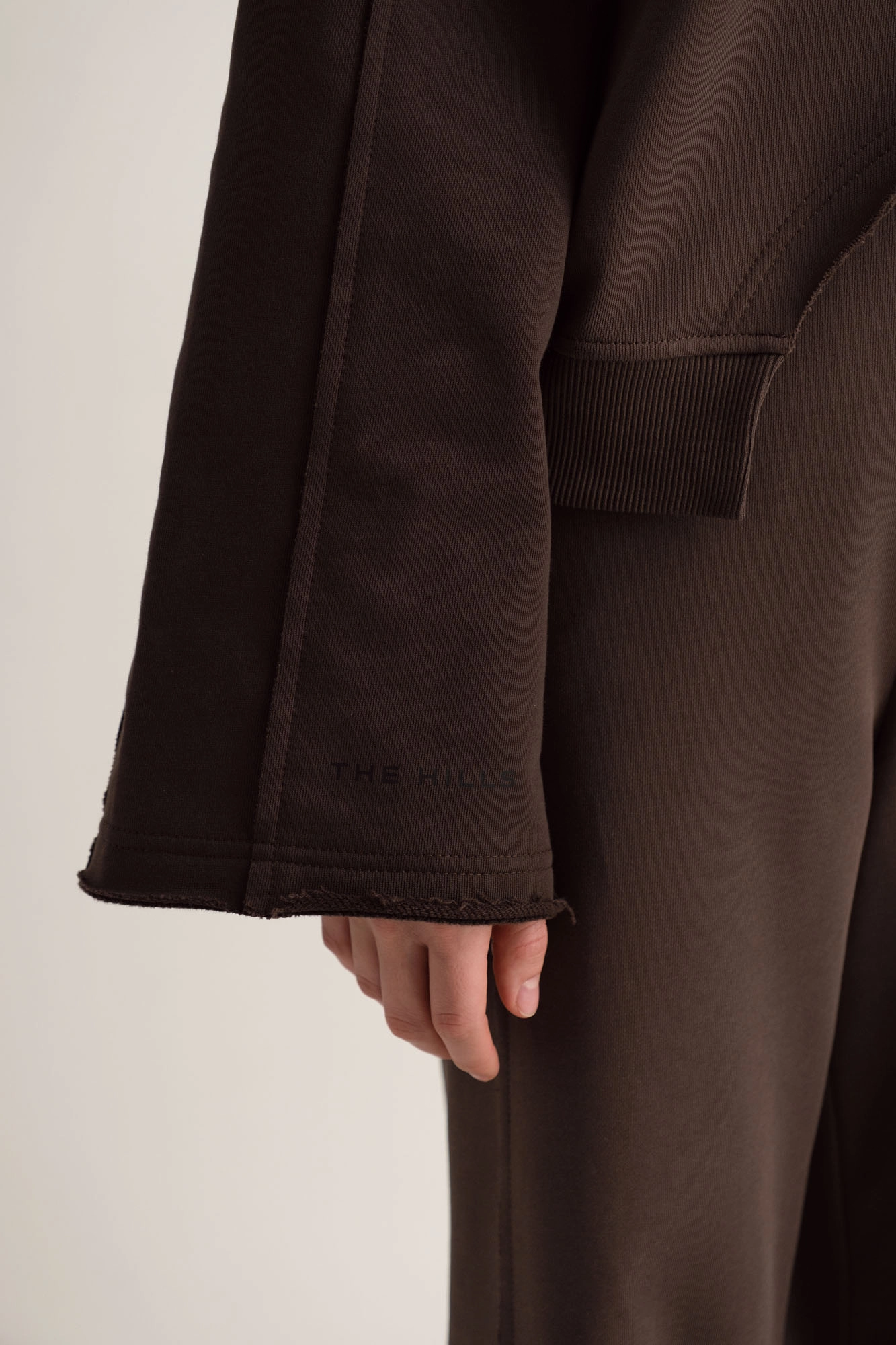 W-242-P-43-0006 свитшот the hills 