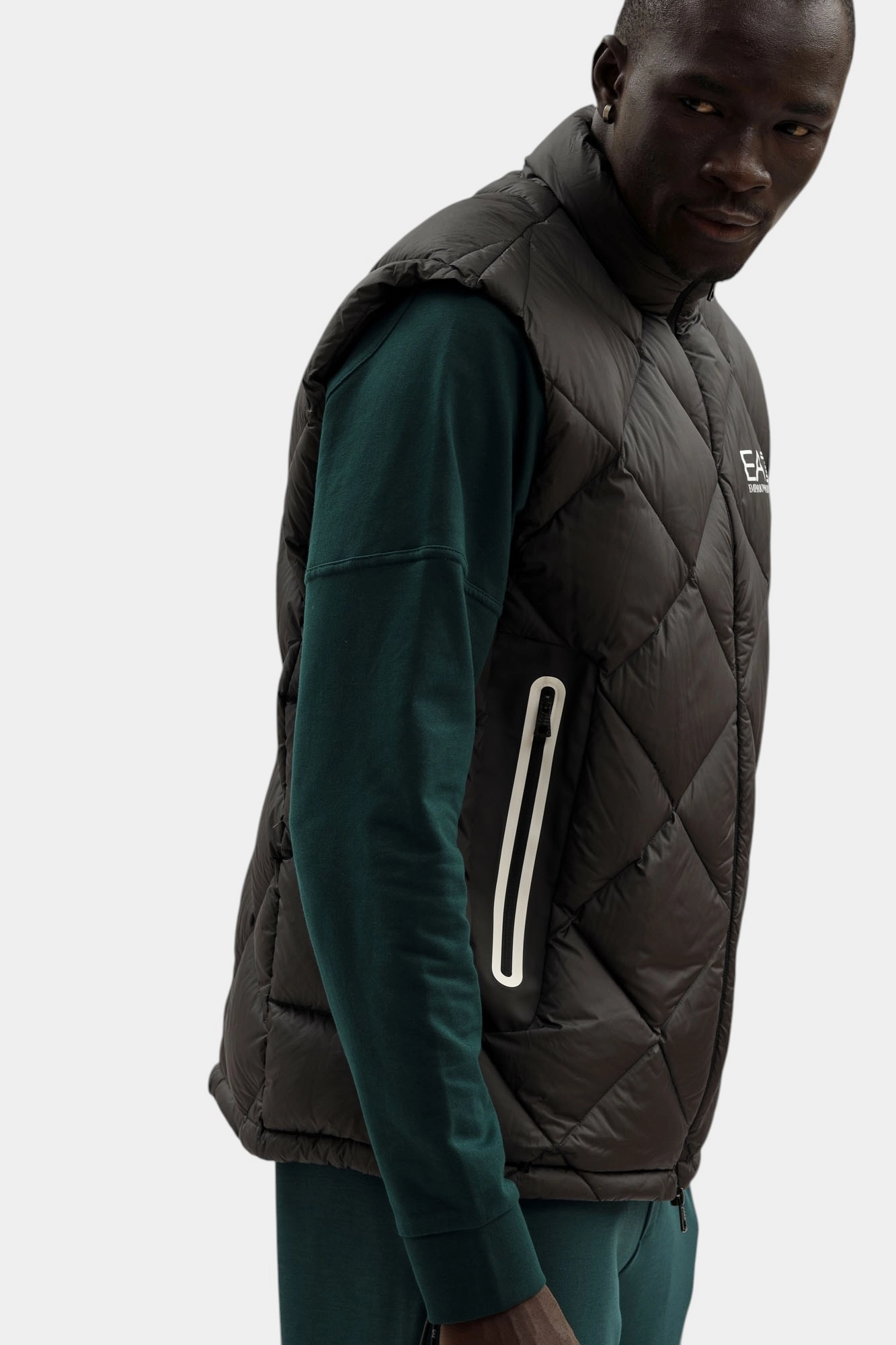 7M001002_AF15923 Жилет EA7 Черный