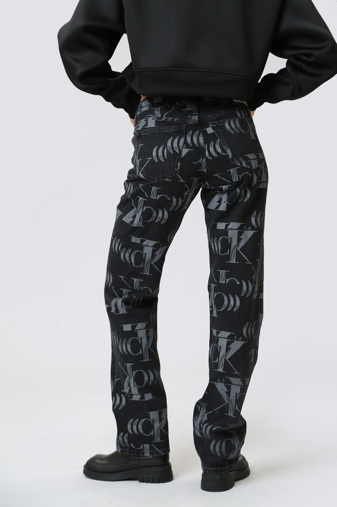 Calvin Klein Jeans J20J222213 1BY Med Online.ru