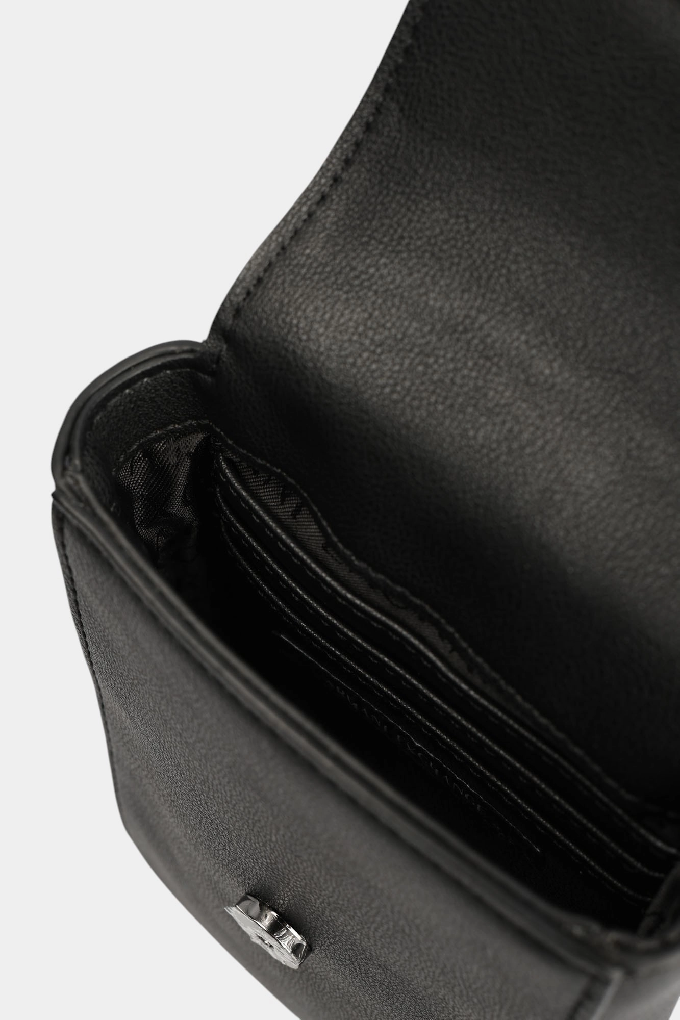 XM001617_AF17209 Сумка для телефона Armani Exchange Черный